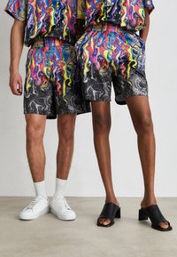Carlo Colucci UNISEX - Shorts - rot