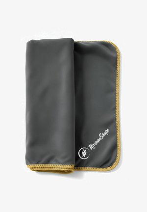 Graue Neoprentasche mit goldgesticktem Rand und weißem Logotext. Flaches Design mit glatter Textur, geeignet für verschiedene Gegenstände.