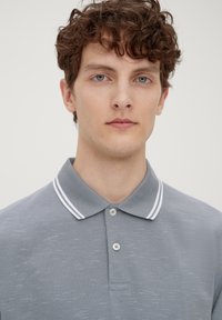 s.Oliver MIT FLAMMGARNSTRUKTUR - Koszulka polo