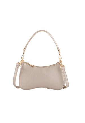 Bolso de mano beige hecho de material texturizado, con una forma curvada, herrajes dorados, cierre superior con cremallera y una correa desmontable para un transporte versátil.