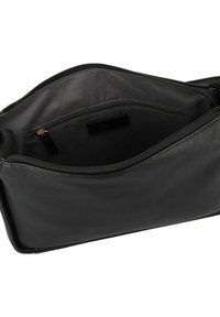 Borsa a mano in pelle nera con una superficie liscia, dotata di chiusura con zip e di una tasca interna con zip, che presenta un design minimalista.