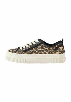 Sneaker con motivo leopardato, con un upper in tela testurizzata, dettagli neri, lacci bianchi e una suola in gomma bianca spessa.