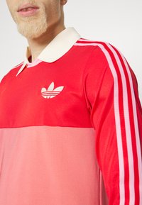 adidas Originals ADICOLOR 70S - Hosszú ujjú felső - better scarlet