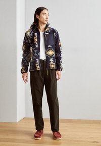Lindbergh WIDE FIT PANTS - Pantalones - army