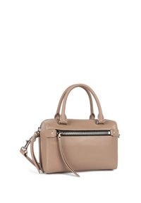 Lichtbeige leren handtas met een ritsvak aan de voorkant, dubbele handvatten en een verstelbare schouderriem. Zachte textuur, gestructureerd ontwerp.