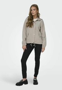 JDY JDYNEWHAZEL SHINE JACKET - Skraistė  - chateau gray