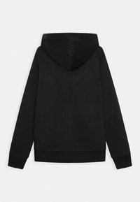 Zwarte hoodie van een katoenmix, met een achterkantweergave, voorzien van een buidelzak en geribbelde manchetten. Soepele textuur en gemiddelde lengte.