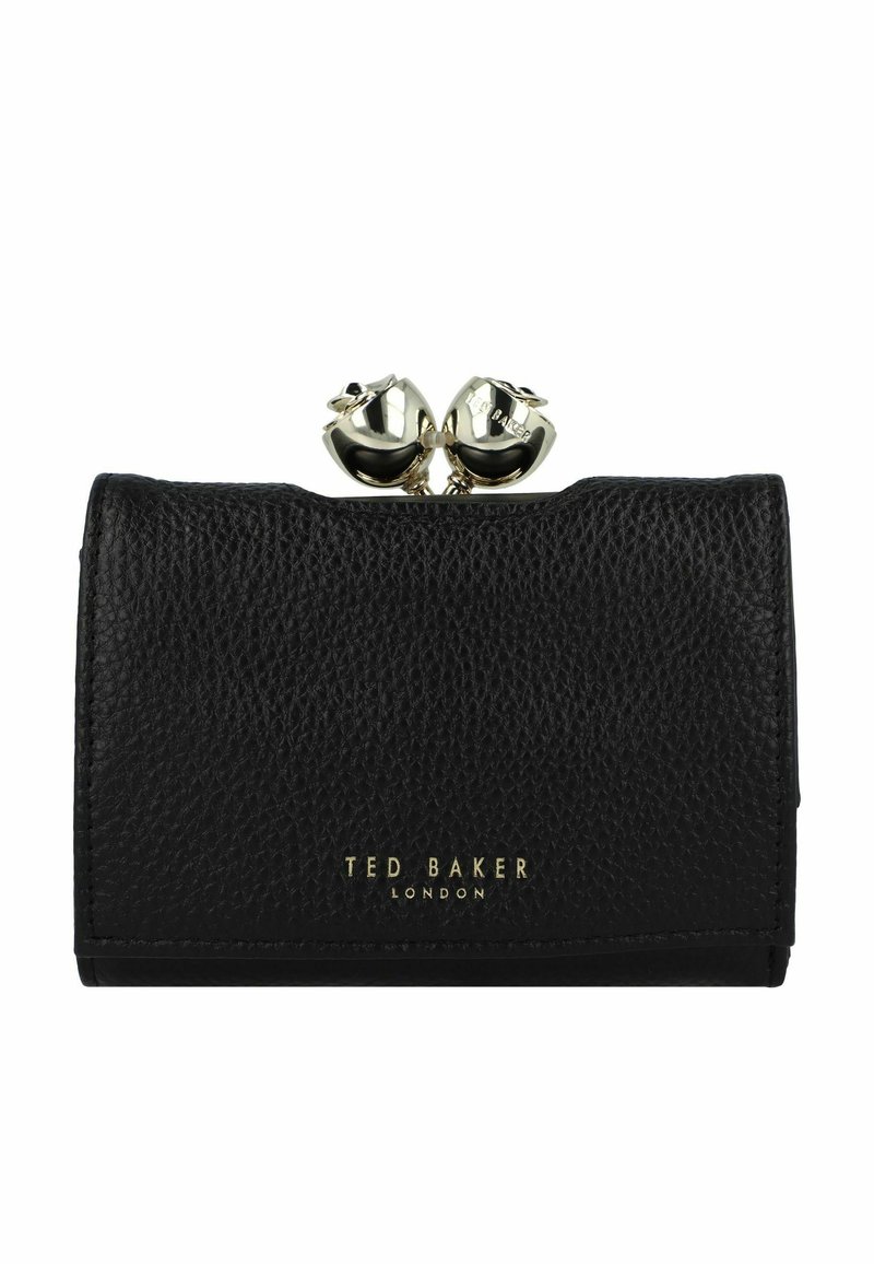 Portefeuille en cuir noir avec une surface texturée, présentant un fermoir distinctif avec deux accents décoratifs métalliques et un logo doré.