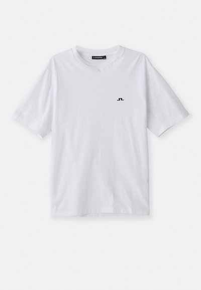 Λευκό βαμβακερό T-shirt με στρογγυλή λαιμόκοψη και κοντά μανίκια, διαθέτει μικρό μαύρο λογότυπο στο στήθος. Λείο ύφασμα και χαλαρή εφαρμογή.