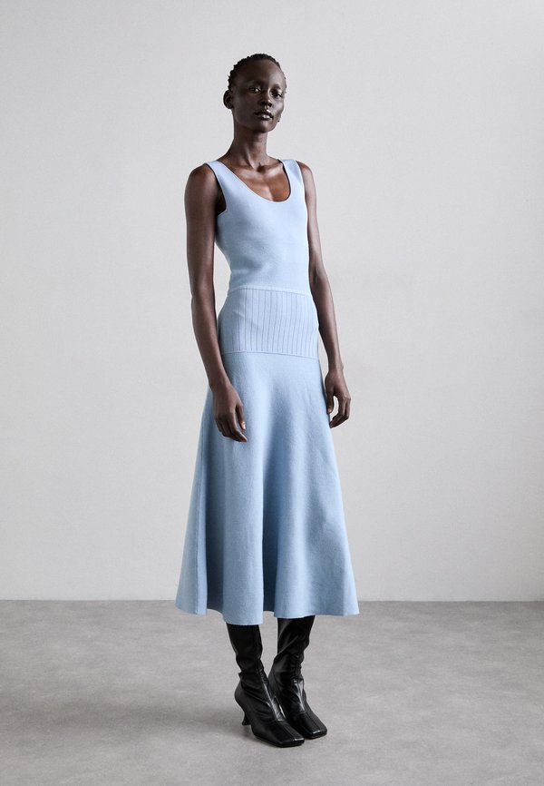 LUCIA DRESS IN SOUFFLE - Strickkleid