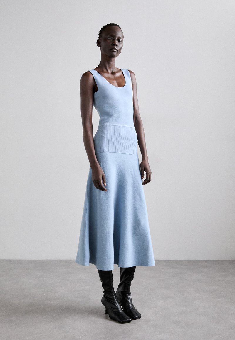 Proenza Schouler White Label - LUCIA DRESS IN SOUFFLE - Vestido de punto - lark blue, Ampliar