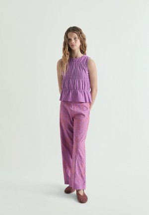 Scalpers SCALPERS FUNNY EMB PANTS GIRLS - Pantalon classique - lilac