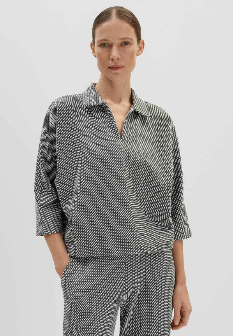 Zwart-wit gemusterd pullover met een kraag, driekwart mouwen, een losse pasvorm en een zachte textuur. Gekocht met bijpassende onderkleding.