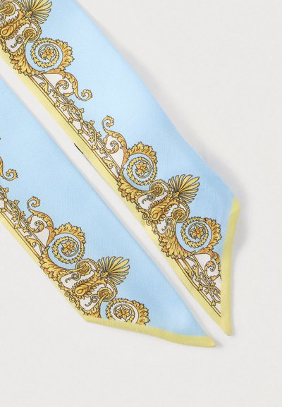 Μεταξωτή γραβάτα σε ανοιχτό γαλάζιο χρώμα με περίπλοκα χρυσά μπαρόκ σχέδια κατά μήκος των άκρων, με κίτρινο περίγραμμα και μυτερά άκρα.