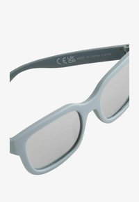 Niewybrane, charcoal grey