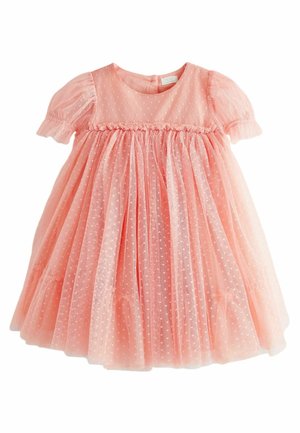 Vestido rosa con mangas cortas abullonadas, hecho de tul transparente con lunares. Presenta una cintura fruncida y una falda fluida con un acabado suave y texturizado.