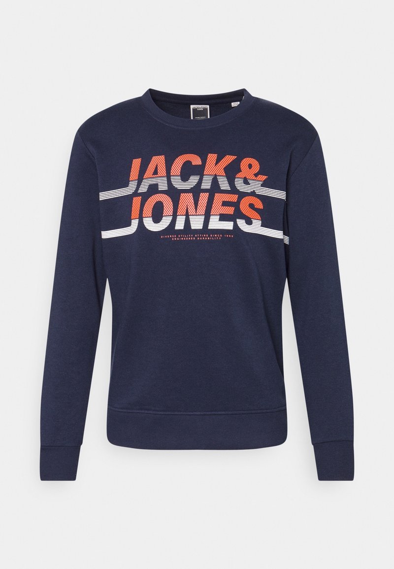 Felpa blu navy con maniche lunghe, scollo rotondo e testo grafico in rosso e bianco con la scritta "JACK & JONES" sulla parte anteriore.