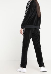 Kappa Verryttelyhousut - black