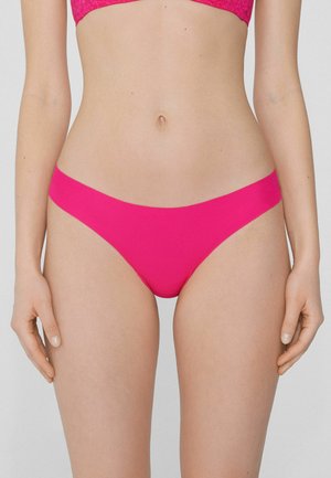 Heldere roze bikini slipjes van een gladde, rekbare stof, met een minimalistisch ontwerp en een elastische tailleband voor comfort.