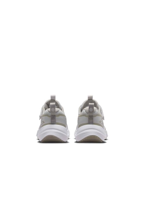 Nike COSMIC RUNNER PS UNISEX - Road running shoes - photon dust spruce fog white — foto 4