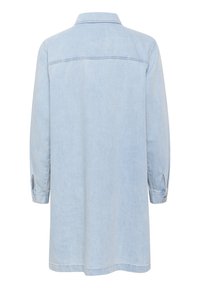 Svetlo modra jeans srajca, dolgi rokavi, gumbasti manšeti, ovratnik in šiv na hrbtni strani. Gladka tekstura, zasnova do kolen.