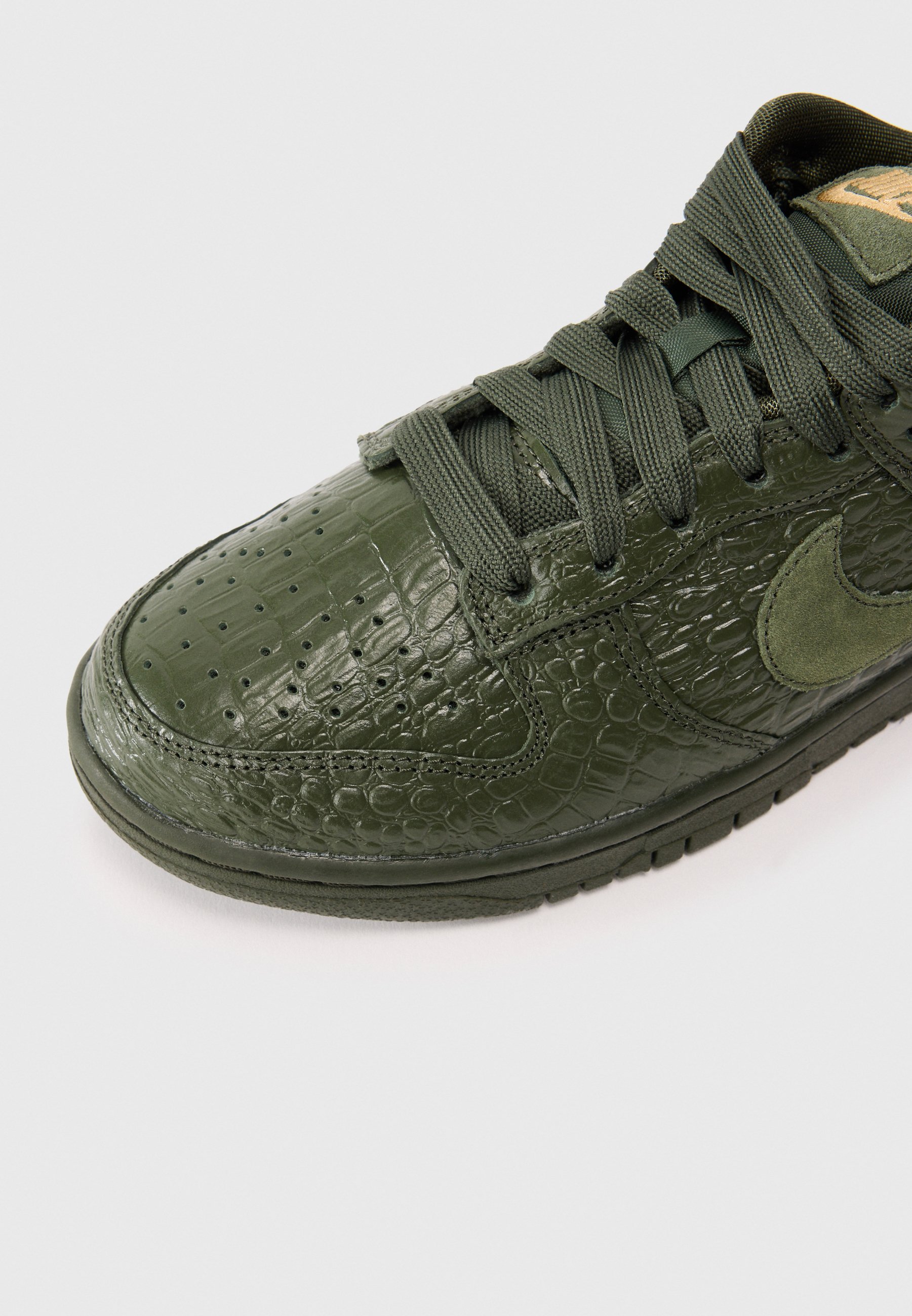 nike dunk olive gold