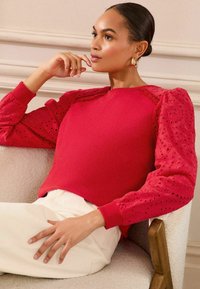 Love & Roses Felpa - red broderie sleeve