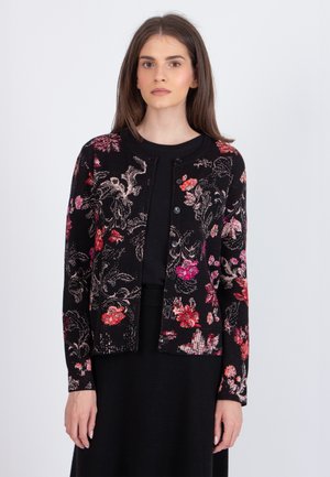 Schwarze Strickjacke mit buntem Blumenstickerei in rosa und roten Farbtönen, runder Ausschnitt, langen Ärmeln und Knopfleiste.