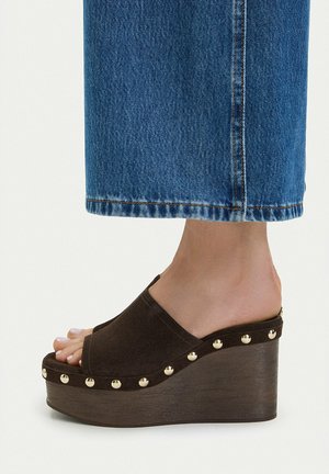 Gino Rossi, GINO ROSSI WOMEN'S BROWN FLIP-FLOPS - Clogs - brown