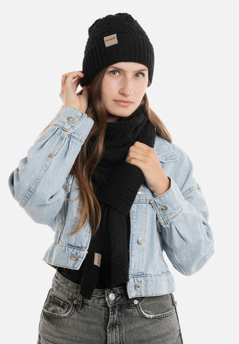 Knit Factory HAZE - Muts - black