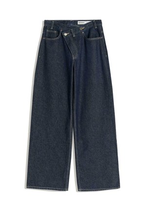 Tmavomodré riflové nohavice s vysokým pásom, širokými nohavicami, dvoma prednými vreckami a čiastočne rozopnutým gombíkom.