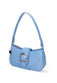 Borsa in pelle sintetica blu chiaro effetto coccodrillo con tracolla curva, grande dettaglio con fibbia e accenti in metallo dorato.