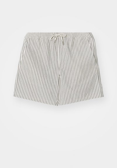 Costume da bagno a righe in beige chiaro e grigio. Vita elasticizzata con cordino, due tasche laterali e lunghezza fino a metà coscia.