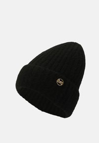 Czarna dzianinowa czapka typu beanie o prążkowanej fakturze, z ozdobnym złotym okrągłym logo. Zwężający się kształt z założonym mankietem.