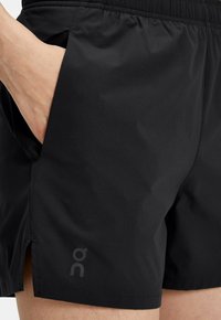On ESSENTIAL - Urheilushortsit - black