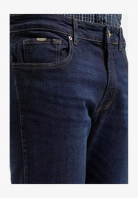 Wybrany, ciemnoniebieski