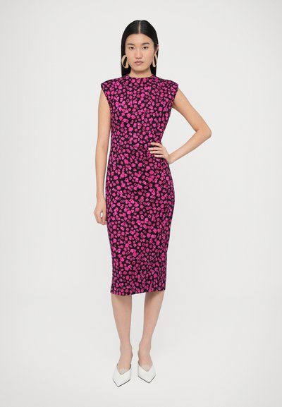 Fekete, testhez simuló midi ruha élénk rózsaszín virágmintával, rövid ujjakkal és magas nyakkivágással. Sima, rugalmas anyag.