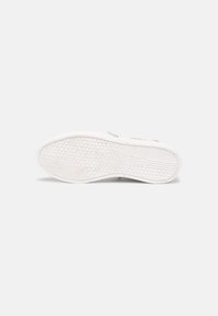 bugatti FERLY - Trainers - beige/white
