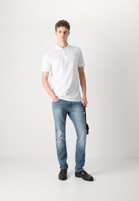 HUGO Traperice uskog kroja - medium blue