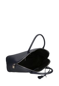 Borsa tote in pelle navy con chiusura a zip e due manici. L'interno è non foderato e spazioso, con una texture liscia.