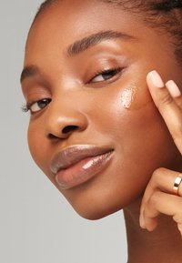 ESTÉE LAUDER ADVANCED NIGHT REPAIR HERO SET - Ansiktsvårdsset