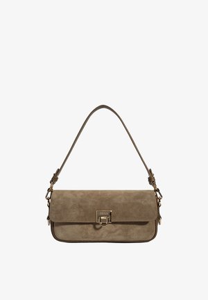 Sac à épaule en daim marron avec fermoir doré et bandoulière réglable, forme rectangulaire et fermeture à rabat.