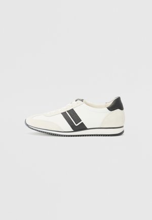 Sneakers laag - milk/white/black