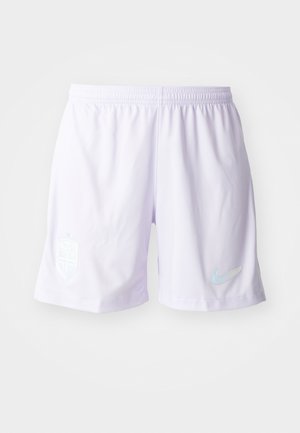 Shorts de sport lavande clair en tissu lisse, dotés d'une taille élastique, d'un logo Nike blanc et d'un petit emblème sur le côté gauche.