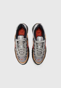 Nike Sportswear AIR MAX TL 2.5 UNISEX - Športni copati - college grey/picante red/black/bright ceramic/tour yellow