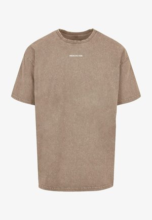 Pruun puuvillane T-särk, lühikeste varrukatega, ümar kaelus. Omab pleekinud tekstuuri ja väikest valget logo ees. Lihtne, kaunistusteta disain.