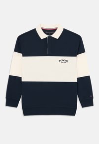 Tengerészkék és tejszínszínű csíkos póló kapucnis pulóver, gallérral, a mellkason "TOMMY HILFIGER" logóval és egy kis zászló díszítéssel az ujjon.