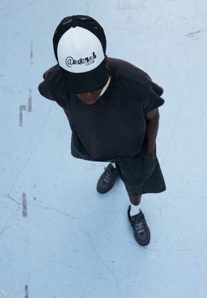 Cap - black