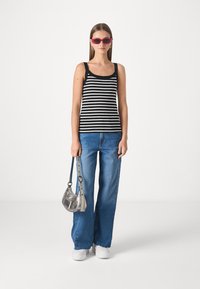 GAP MOD RIB  - Top - black/white