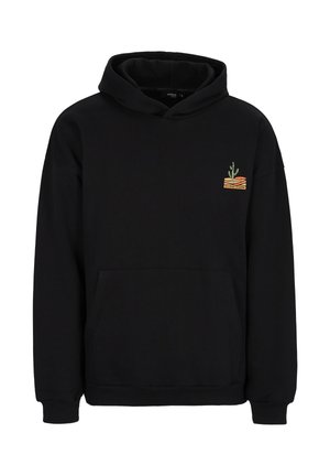 Schwarzes Hoodie mit einer Kängurutasche, Pullover-Design und angenommener Kapuze. Es hat ein kleines gesticktes Motiv einer Pflanze auf der Brust.